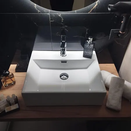 Apartment Agatha Modern Elegant