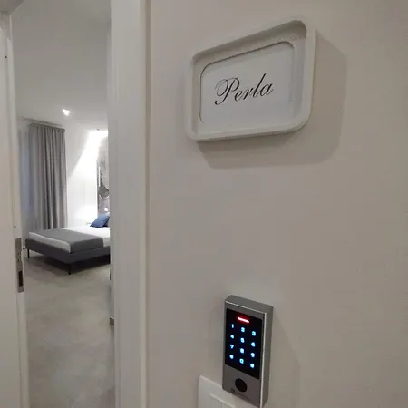 Apartment Agatha Modern Elegant